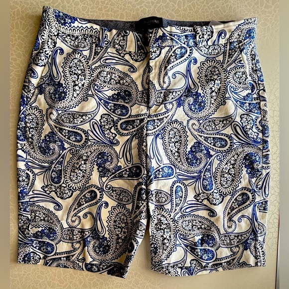 BANANA REPUBLIC | ladies paisley Bermuda shorts. Size: 8 - Picture 1 of 14